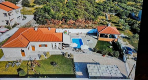Lux stone house with pool, jacuzzi, sauna near beach